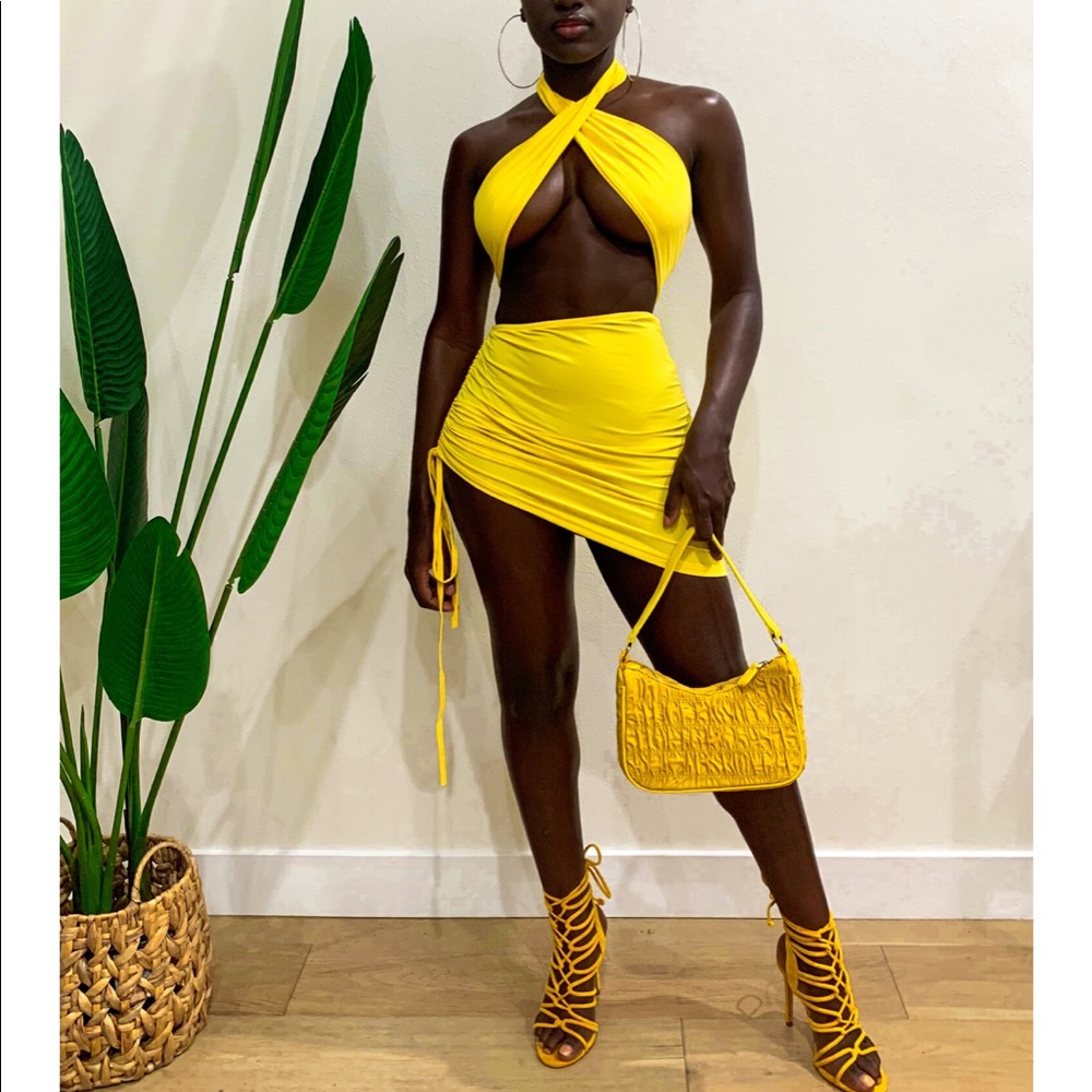 Sasha yellow set from pink plastic